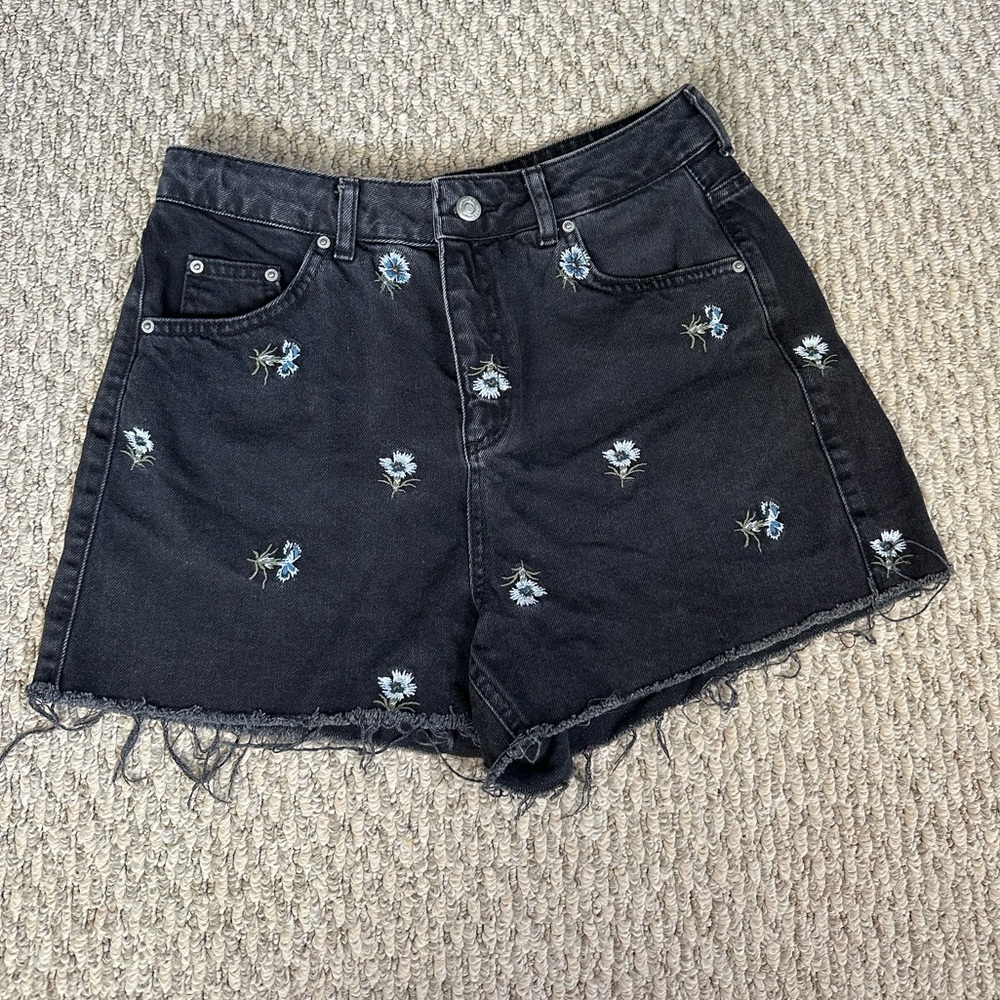 Topshop embroidered high waisted mom jean shorts distressed size 12